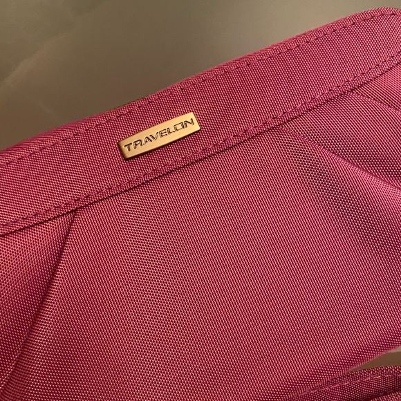 Sale🎉Travelon zip around wallet - Picture 9 of 9